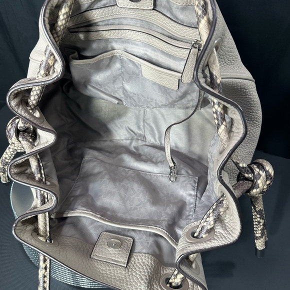 Michael Kors Gray Leather Tote Bag pre owned Exellent condition - Picture 10 of 11